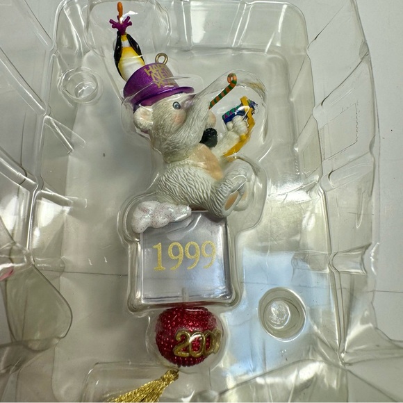 Carlton Cards Ice Pals Dated 1999 2000 Heirloom Collection Christmas Ornament. - Picture 4 of 14